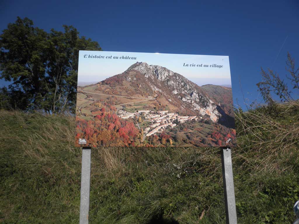 panoramica del paisaje del Castillo de Montsegur 