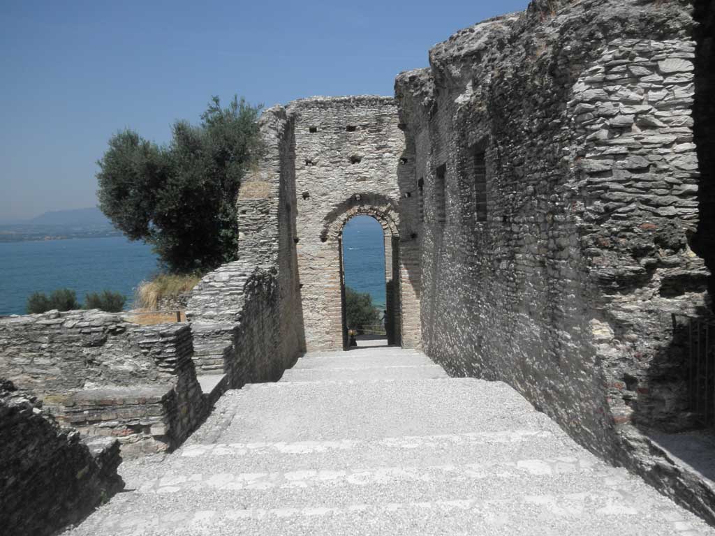 Ruinas romanas de Grotte di Catullo o el Vittoriale degli Italiani