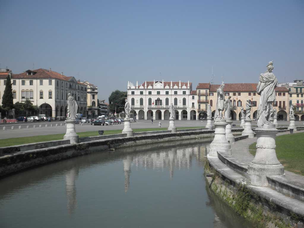  La Plaza el Prato della Valle