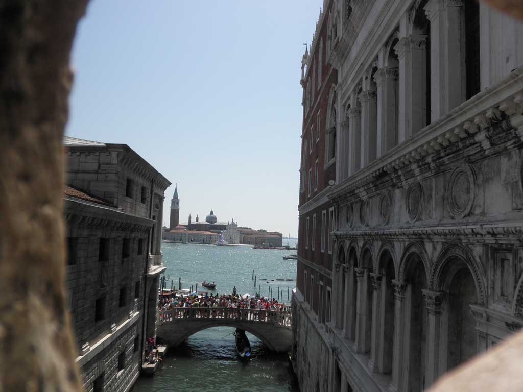 puente de Los Suspiros en Venecia