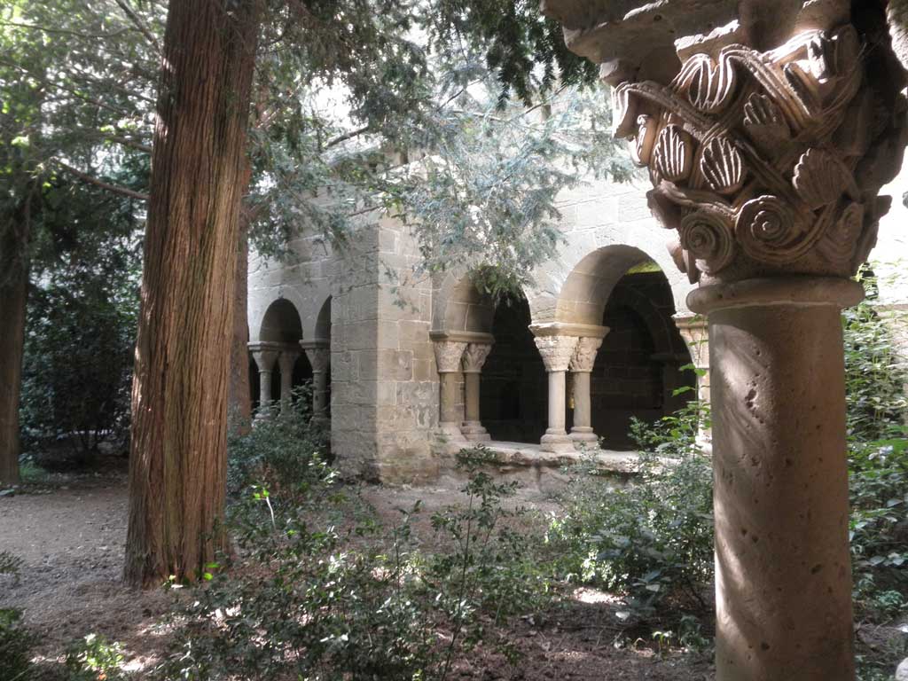  El claustro románico del Monasterio de Sant Benet