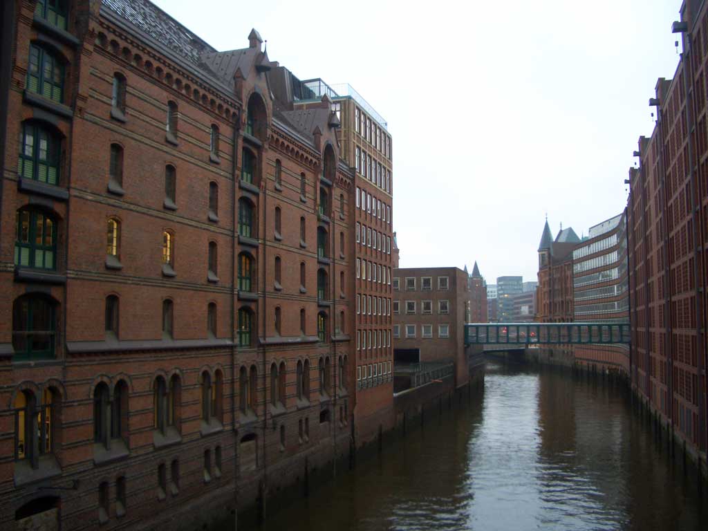 Lago Alster y edificios antiguos