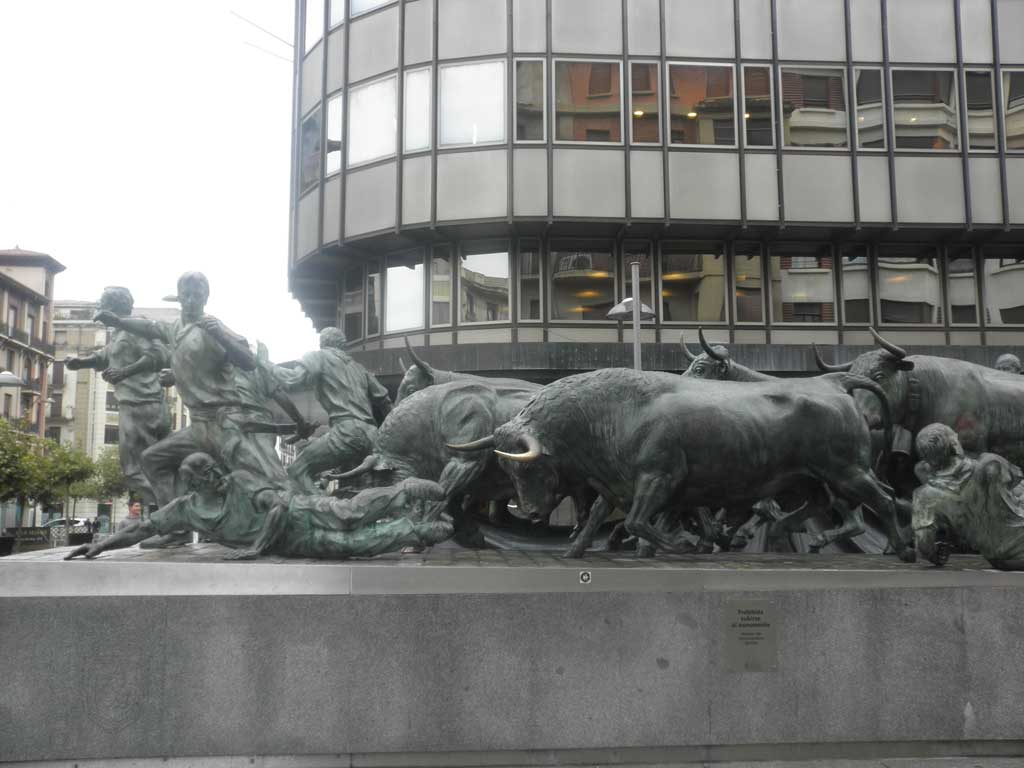 Monumento al encierro en Pamplona