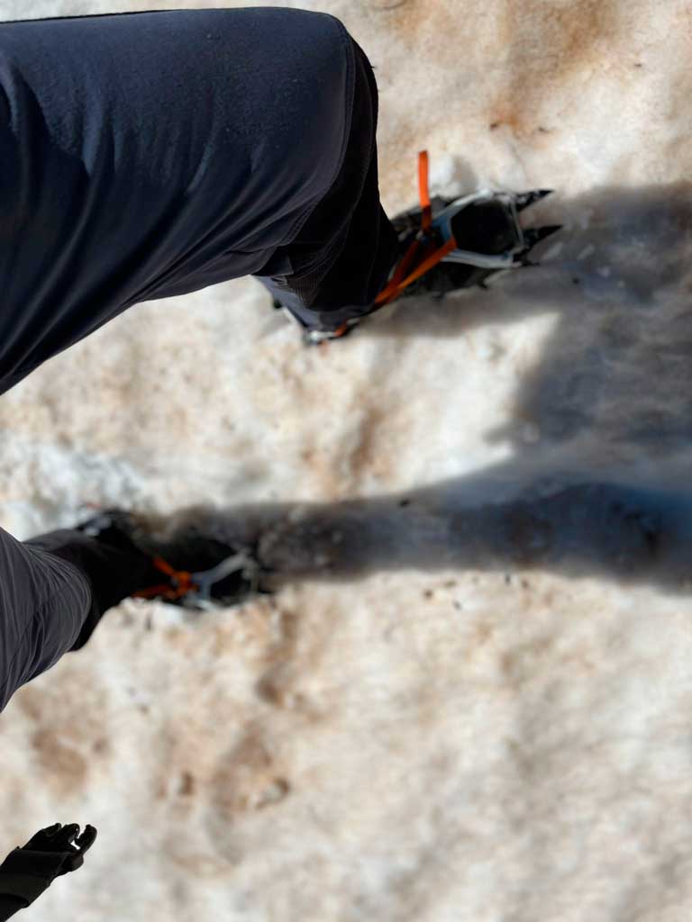 Crampones para ascender al pico Carlit