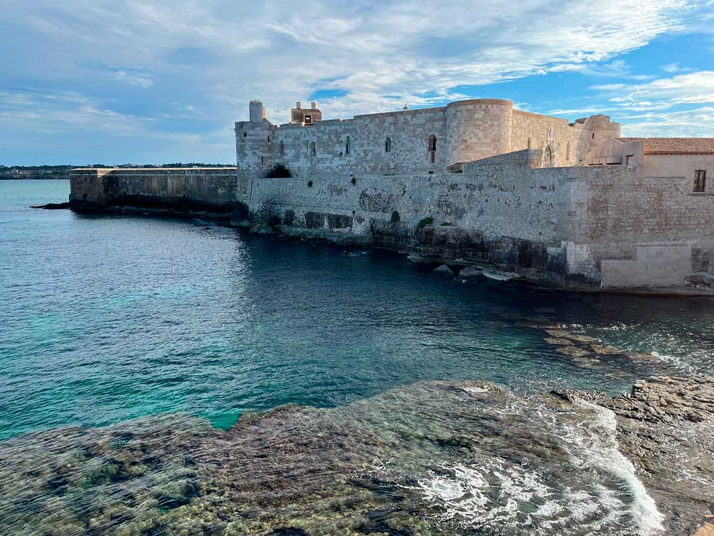 Vista del Castillo de Maniace